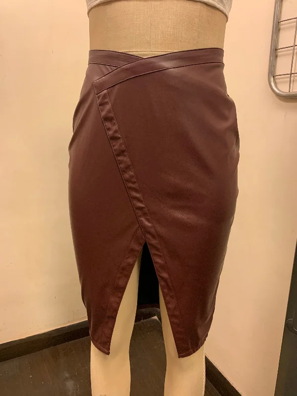 Men's Straight-Leg Jeans in Dark WashCherry Faux Leather Skirt Fit Sample