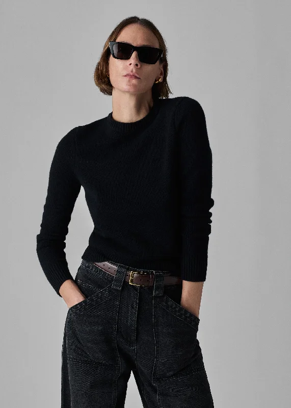 Essential Men's V-Neck SweatersClassic Crew Sweater  in Cashmere - Black