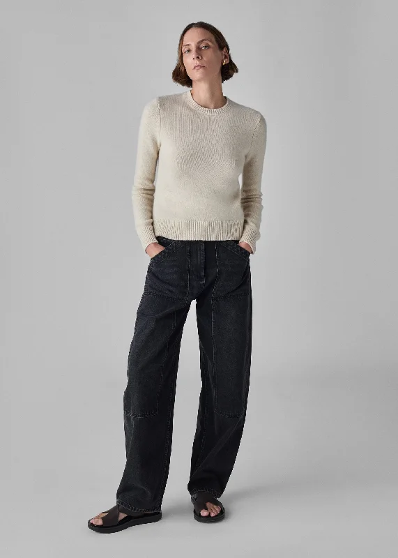 Men's Sweaters with Straight-Cut ShapesClassic Crew Sweater  in Cashmere - Ivory
